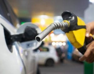 Preço do litro da gasolina sobe pela quarta semana seguida, diz ANP