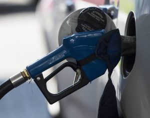 Petrobras anuncia redução de 20 centavos no preço da gasolina