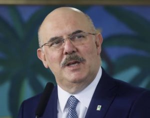 Ministro da Educação entrega pedido de exoneração do cargo