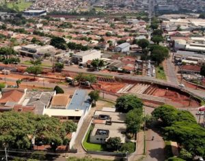 Rotatória da Leste-Oeste com Rio Branco tem trecho interditado