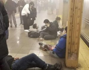 Ataque a tiros em estação de metrô deixa vários feridos nos EUA; vídeo