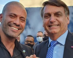 Bolsonaro assina indulto e perdoa crimes do deputado Daniel Silveira