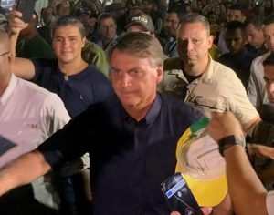 Bolsonaro participa da ExpoLondrina e é recebido por apoiadores