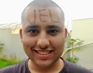 Jovem com autismo é aprovado em Biologia na UEL