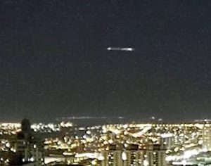 Meteoro é registrado por câmera no céu de Londrina; assista