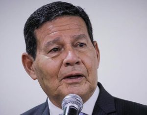 ‘Eu não posso usar o meu Viagra, pô?’, questiona Hamilton Mourão