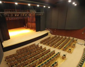 Teatro Ouro Verde volta a exibir filmes nesta segunda-feira
