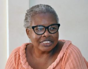 Aluna de 61 anos do Cursinho da UEL sonha em cursar pedagogia