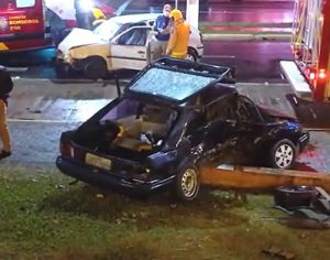 Três pessoas ficam feridas em grave acidente na Avenida Leste-Oeste