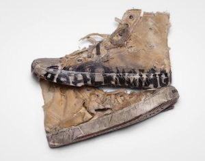 Balenciaga lança tênis com aparência de ‘destruído’ por R$ 10 mil