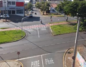 Novos semáforos na Avenida Leste-Oeste em Londrina são acionados