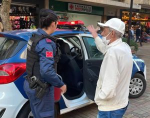 GM ajuda idoso com lapso de memória a encontrar sua casa em Londrina