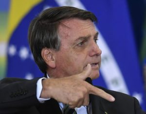PF indicia Bolsonaro e Cid por falsificação de cartão de vacina