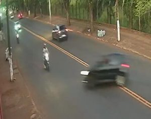 Câmera flagra colisão que matou motociclista em Rolândia