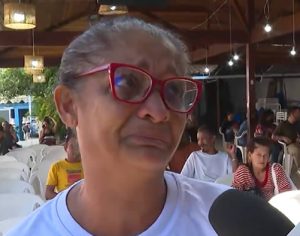 Repórter se emociona com idosa chorando de fome: ‘Nada para comer’