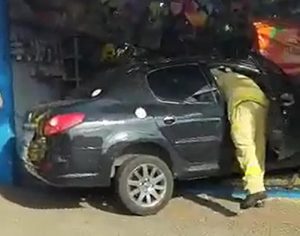 Motorista invade loja e atropela mulher no Centro de Londrina