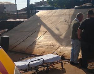 Trabalhador morre ao ser prensado por portão de ferro em Londrina
