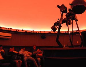 Planetário de Londrina tem três exibições de filmes neste sábado