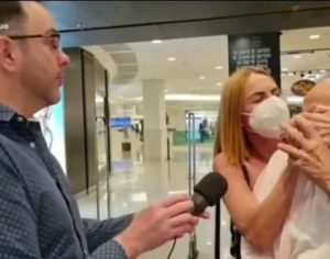 Vídeo: Stênio Garcia é retirado à força de entrevista pela esposa
