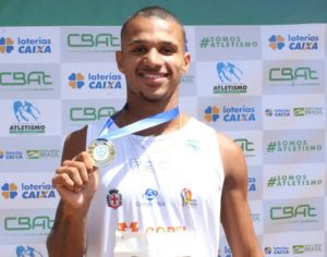 Atleta londrinense lidera ranking Sul-Americano dos 110m com barreiras sub-18