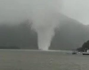 Ciclone: veja os vídeos do fenômeno no Litoral do Paraná