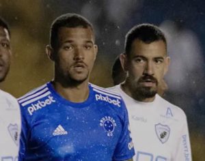 Londrina vacila e toma virada do Cruzeiro no último lance do jogo