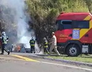 Morre no hospital motorista do carro que pegou fogo em Londrina