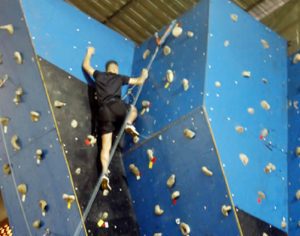 Projeto da UEL oferta escalada esportiva para a comunidade