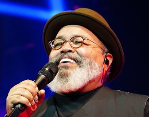 Jorge Aragão apresenta show em Londrina em outubro; saiba mais