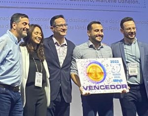 Pesquisa da UEL sobre odontologia é premiada em evento nacional