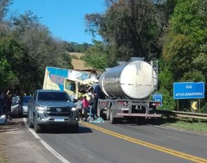Dois caminhoneiros morrem em acidente na PR-445 na região de Londrina