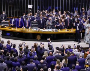 Governistas barram urgência para projeto que torna pedofilia crime hediondo