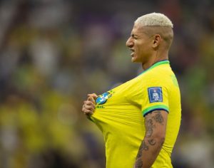 Richarlison marca dois e Brasil vence a Sérvia na estreia da Copa
