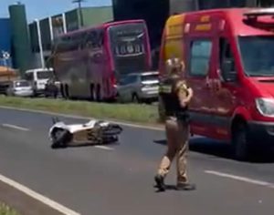 Motociclista morre após ser atropelado por caminhão em Londrina