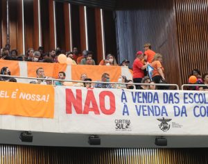 Com urgência, deputados aprovam entrega da Copel para acionistas