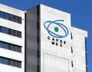 Estudantes da UEL são afetados com suspensão de bolsas da Capes