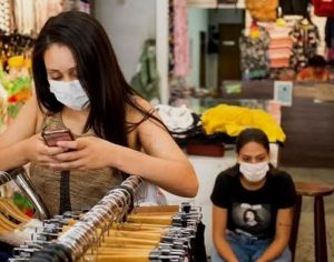 Vereadores de Londrina aprovam projeto para comércio abrir 24 horas