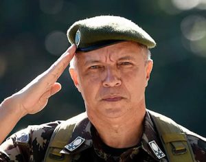 Bolsonaro nomeia comandante do Exército escolhido por Lula