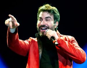 Morro dos Anjos comemora avanço de obras com show do padre Fábio de Melo
