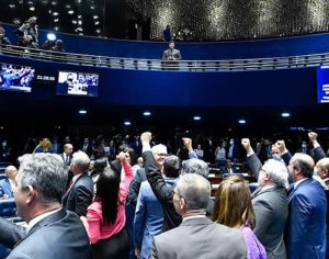 PEC da Transição, que garante Bolsa Família de R$ 600, é aprovada no Senado