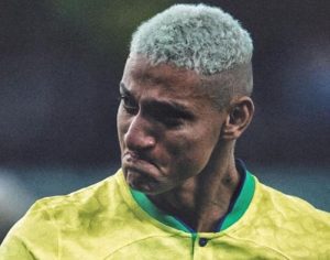 Richarlison publica texto comovente sobre derrota do Brasil
