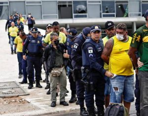 Justiça mantém prisão de 942 investigados por atos golpistas