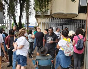 Professores de Artes protestam contra fim da disciplina no Paraná