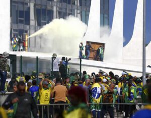 Operação da Polícia Federal prende envolvidos em atos golpistas