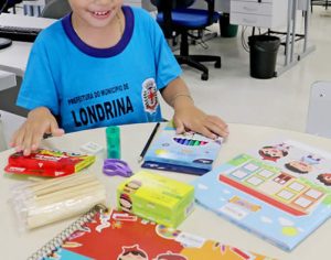 Alunos de Londrina vão receber material escolar e uniformes novos