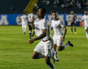 Londrina vira sobre o Operário e vence a primeira no Paranaense