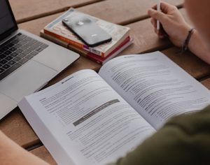 Casos de plágio estão aumentando entre os estudantes; como evitar?
