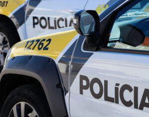 Homem mata a ex-esposa na frente das filhas pequenas na RML