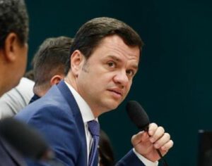 PF encontra na casa de Torres minuta para Bolsonaro mudar resultado das eleições