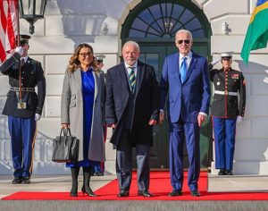 Lula se reúne com Biden na Casa Branca e retoma laços com os EUA